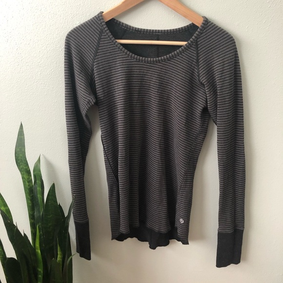 lululemon athletica Tops - Lululemon Reversible Long Sleeve w/ Thumb Holes